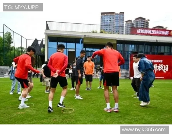 足球巨星踏上蓉城绿茵,成都迎来世界级球星魅力之旅