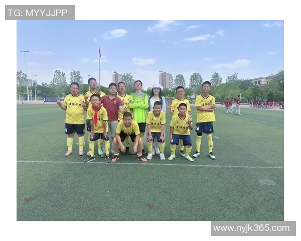 缩小版足球球星的奇幻冒险之旅带你走进微观绿茵赛场世界